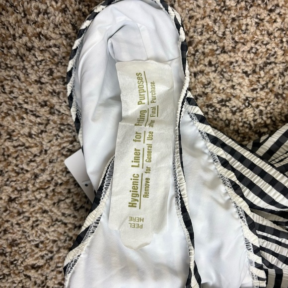 NWT Athleta Stripe Seersucker V-Neck One Piece Black & White Women’s Size Small - Picture 9 of 9